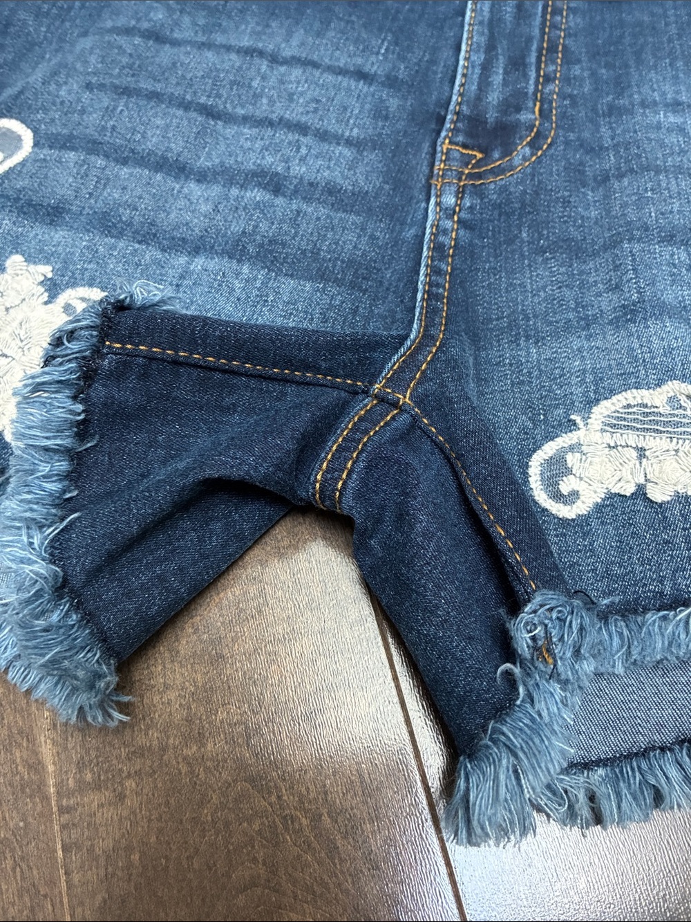 Ardene Denim Embroidered Lace Trim Shorts NWT - Picture 9 of 10